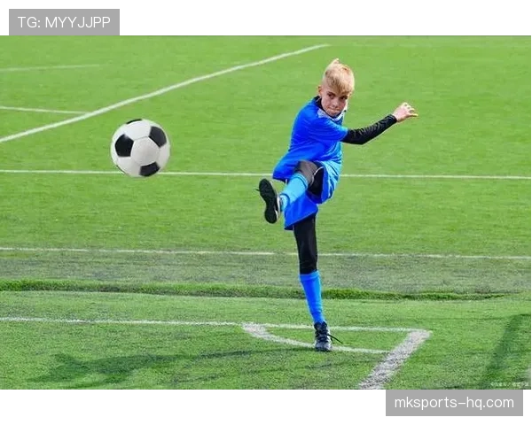 角球判定标准：什么情况下必须判给进攻方角球？